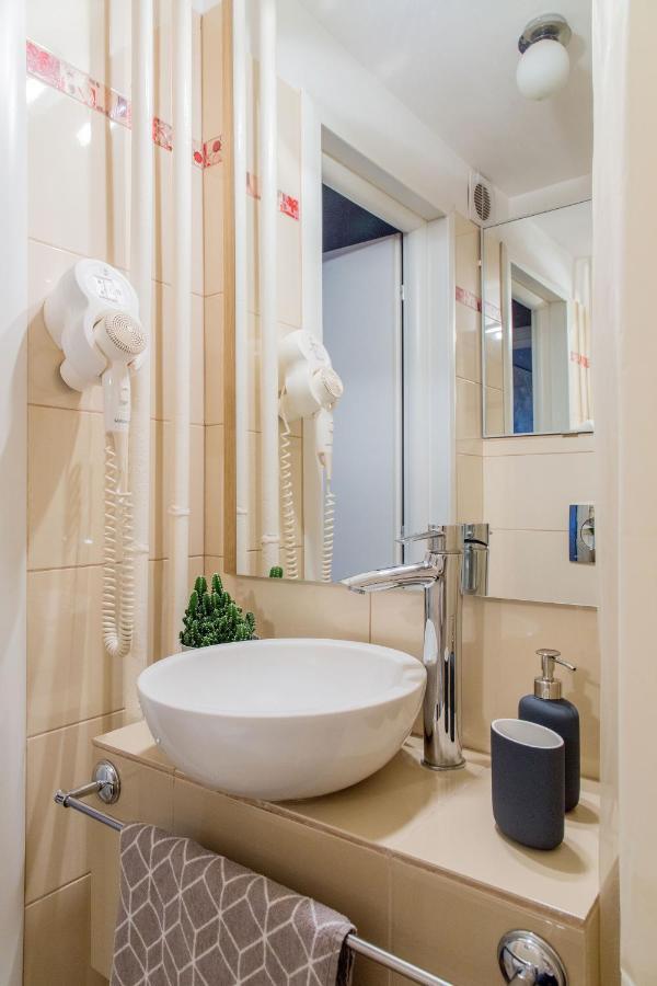Spacious Downtown Apartment - Old Town Бухарест Екстер'єр фото